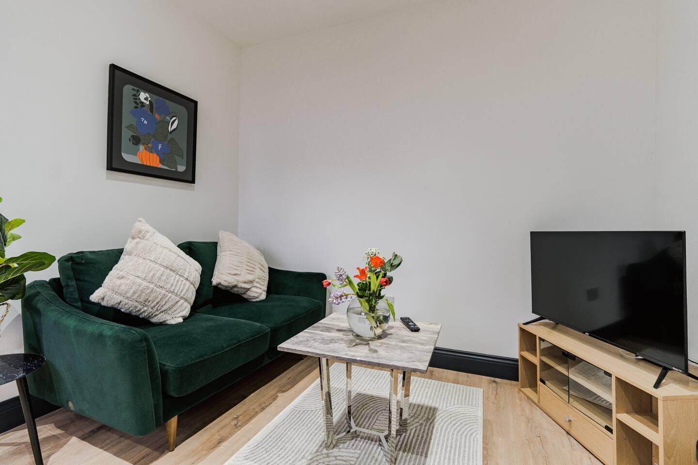 Charming & Cozy 2 BR flat. Steps from Everything
