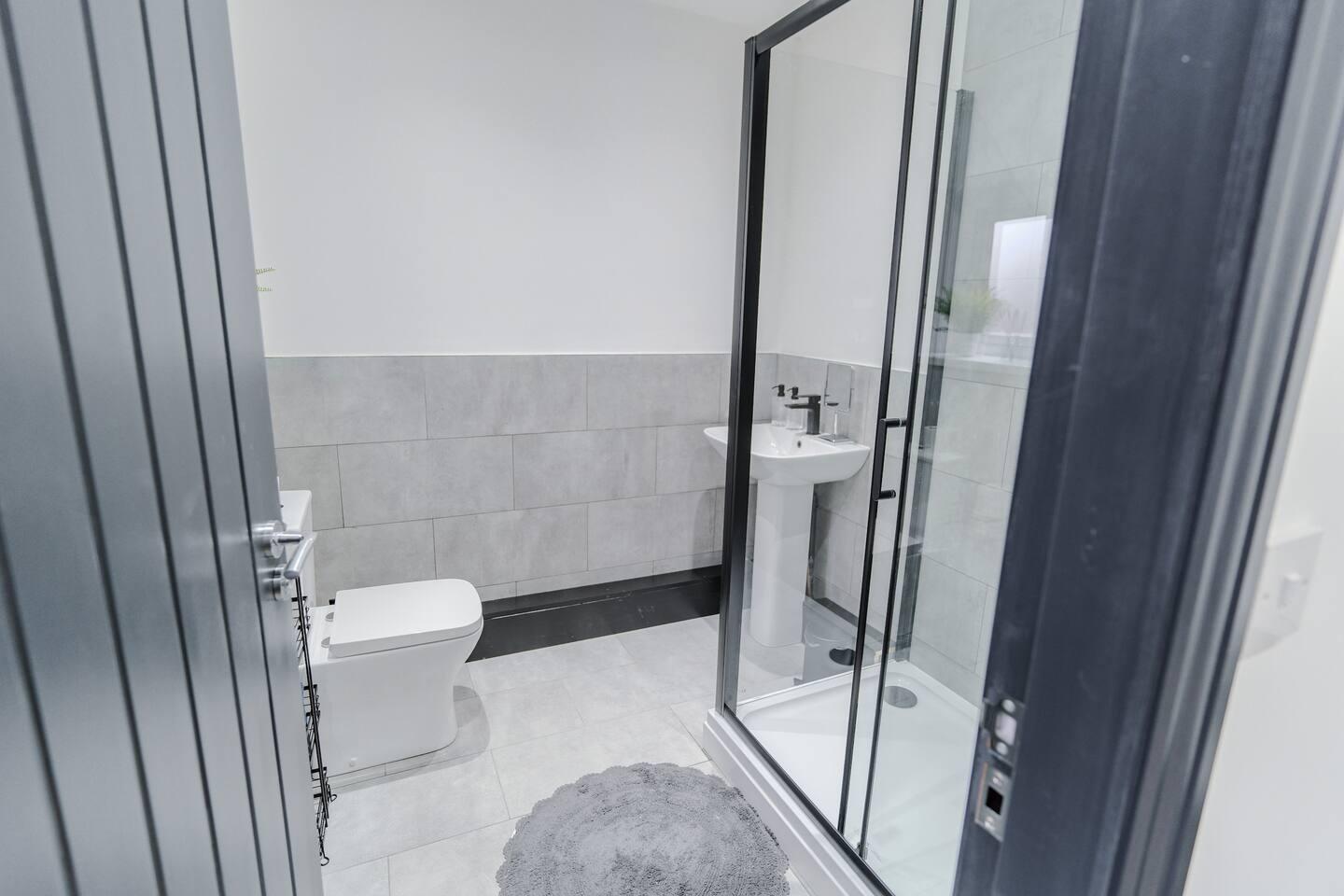 Charming & Cozy 2 BR flat. Steps from Everything4