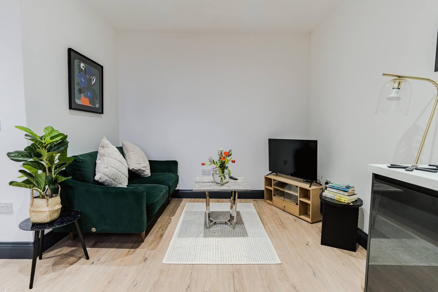 Charming & Cozy 2 BR flat. Steps from Everything5
